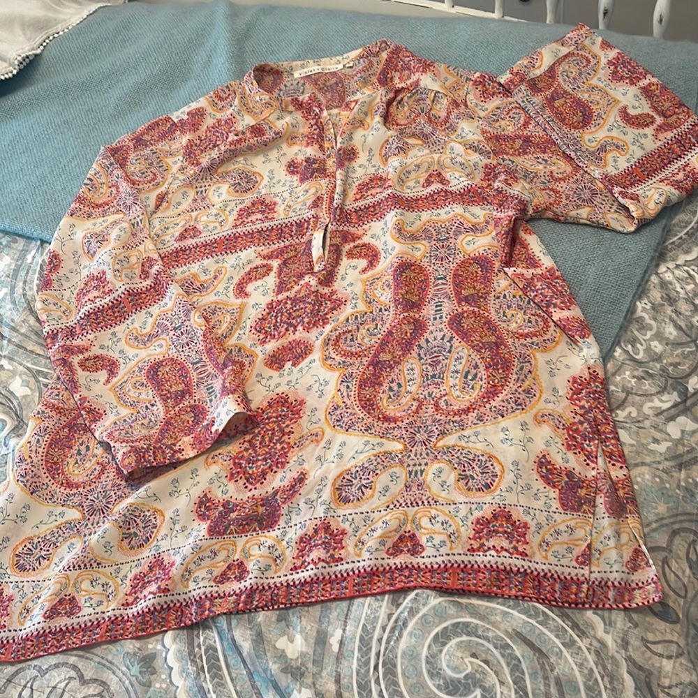 Violet & Claire multi-colored paisley print Boho top. XL